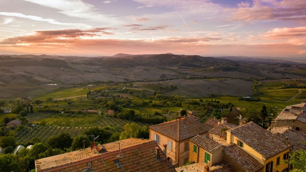 tuscany-village-montepulciano-italy-overlooking-vineyards