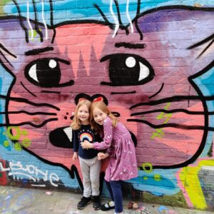 Graffiti wall with two kids in front in Ghent